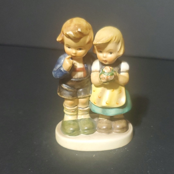 Vintage 1952 Hummel Goebal Figurine "We Congratulate" - Picture 1 of 5